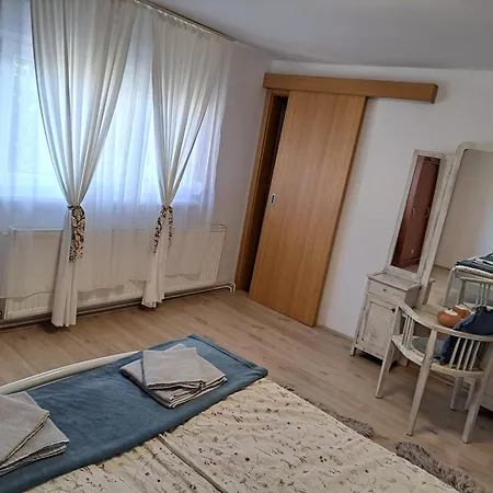 Exit Apartment *